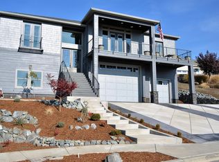 4421 Vista Pointe Dr, Medford, OR
