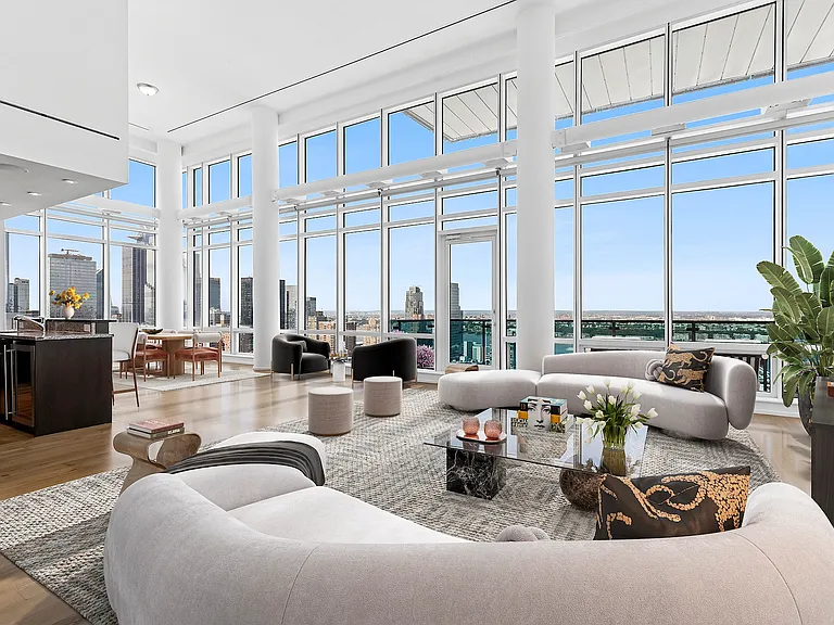 306 W 48th St #Penthouse 43 — Photo 3