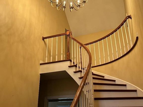 3rd image of 17 Kensington Ln
