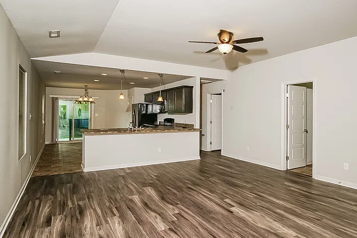 207 Sedgewick Dr — Photo 4