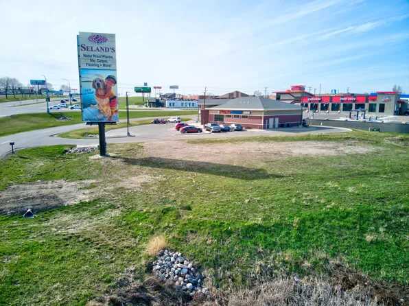 1464 W Lincoln Ave, Fergus Falls, MN 56537