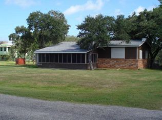352 Club Oak Ln, Rockport, TX 78382