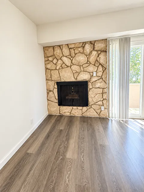 2 bed, 1000 sqft, $2,250 — Photo 3