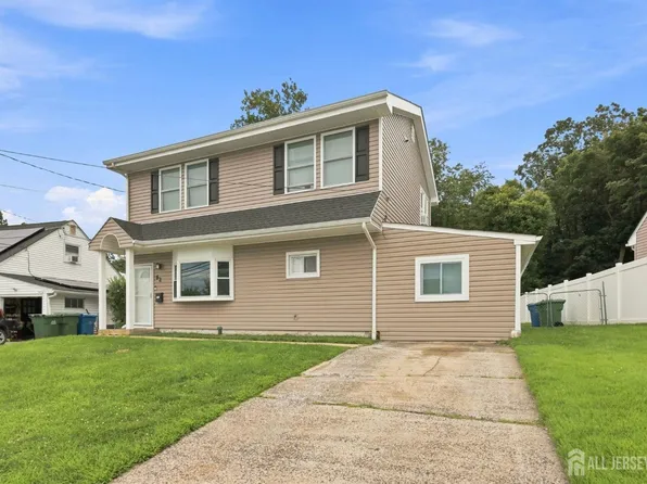 62 Pinetree Dr, Parlin, NJ 08859