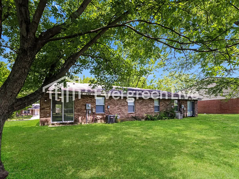 6492 Rolling Glen Dr — Photo 14