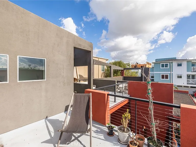 701 Loma Dr — Photo 36