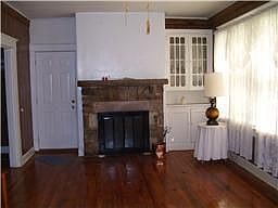 2nd image of 202 W Kingwood Dr