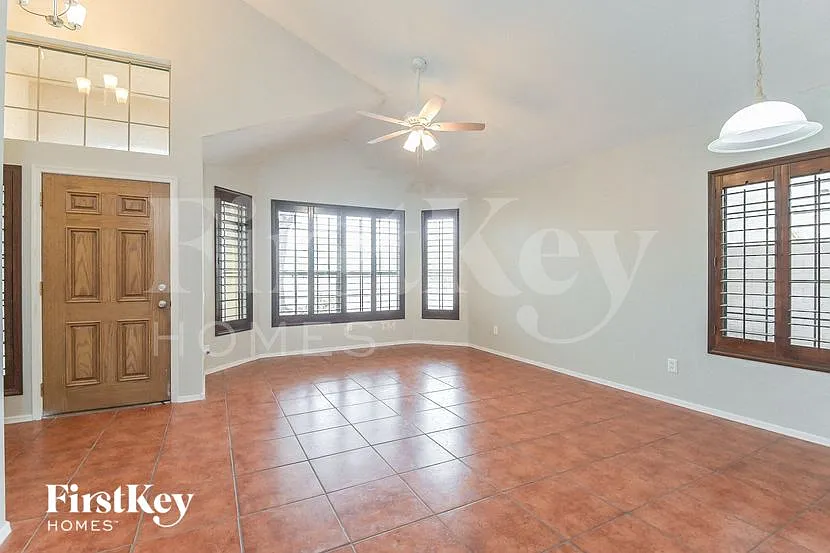 4 bed, 2.5 bath, 2175 sqft, $2,515 — Photo 4