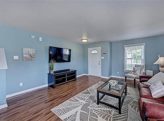 5th image of 141 Farm Springs Dr