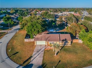 911 W Embassy Dr, Deltona, FL 32725