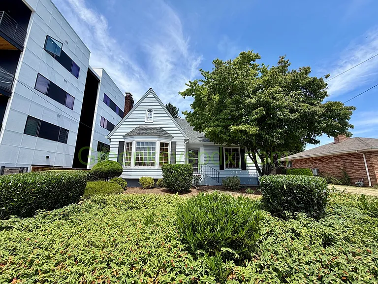 2101 N Rosa Parks Way — Photo 2