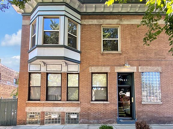 2nd image of 1555 W Rosemont Ave #2