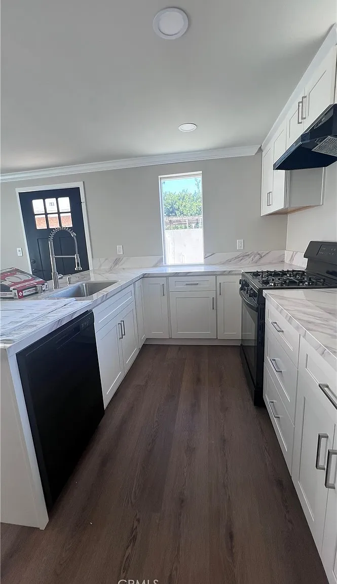 2 bed, 700 sqft, $2,950 — Photo 2