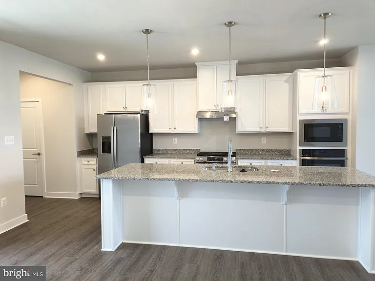 246 E Main St — Photo 7