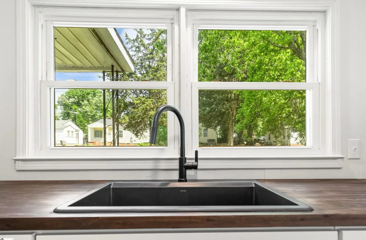 2 bed, 695 sqft, $1,300 — Photo 3