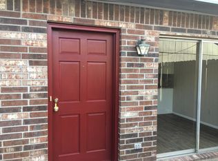 521 Yorktown Ln, Beaumont, TX 77707