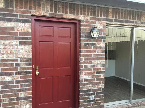 521 Yorktown Ln, Beaumont, TX 77707