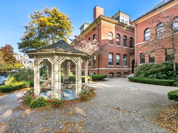 1 School St APT 208, Arlington, MA 02476