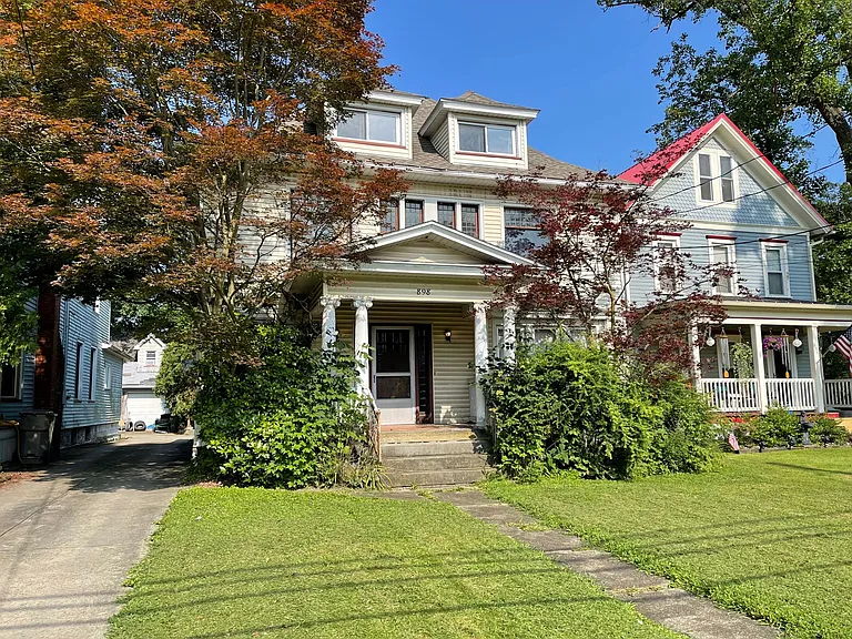 896 Grove St #900 — Photo 1