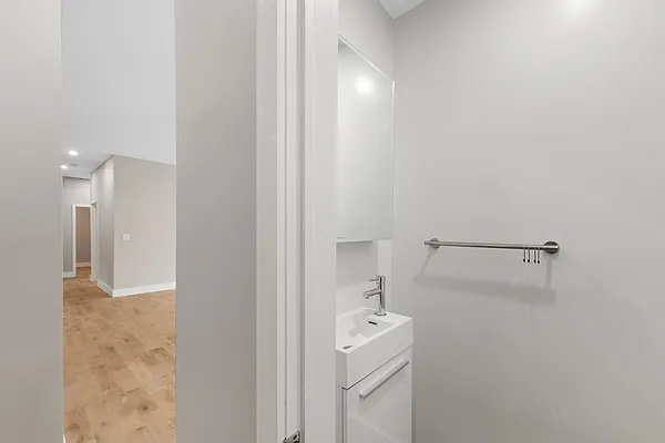 Rented by REAL New York | media 18