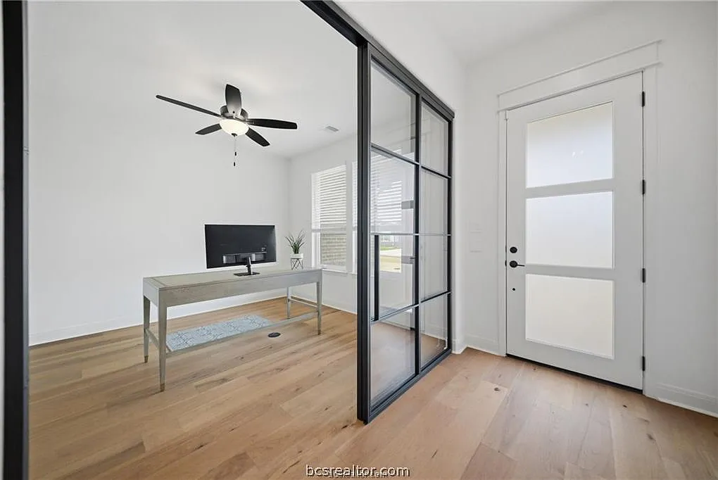 4 bed, 2549 sqft, $3,400 — Photo 2
