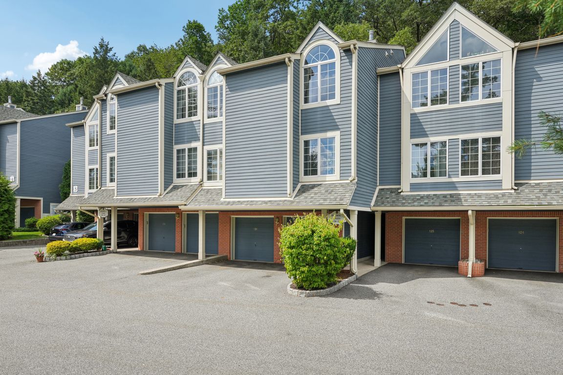 Surrey Ct-S0307-001.jpg