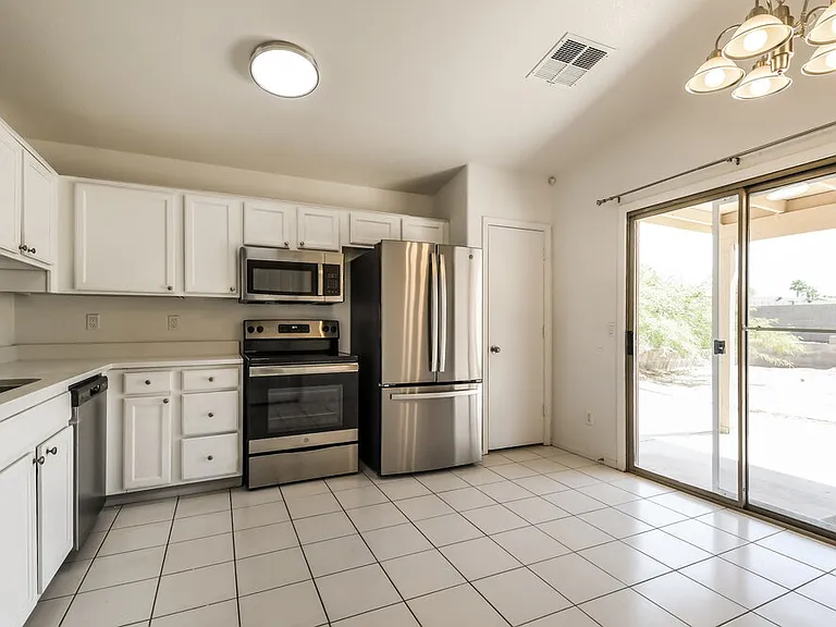 1153 W Diamond Ave — Photo 8