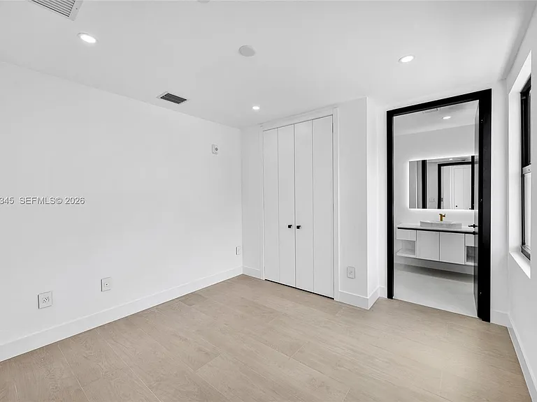 3222 NE 7th St #1 — Photo 9