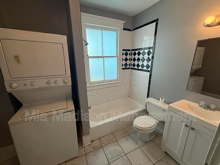 607 W 44th St #B — Photo 11