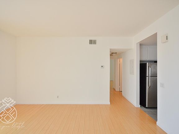 5th image of 1727 Glendon Ave APT 104