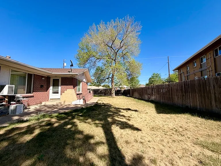 180 Laurel St — Photo 21