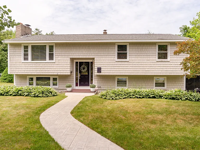 67 Lydon Ln E — Photo 2