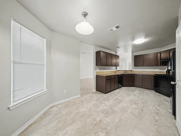 2701 Tarrant County Dr — Photo 6