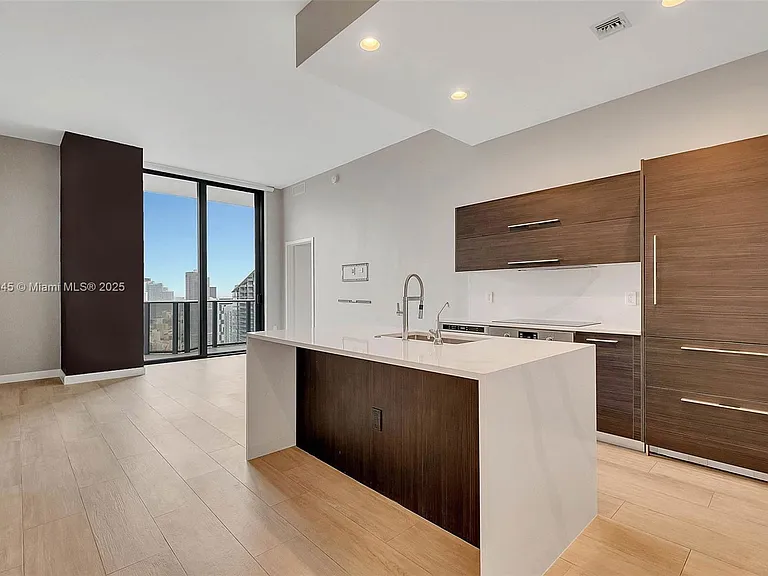45 SW 9th St #4509 — Photo 2