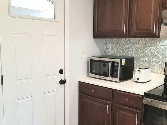 3rd image of 302 W 13th St #A