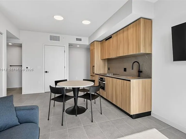 121 NE 5th St #3313 — Photo 8