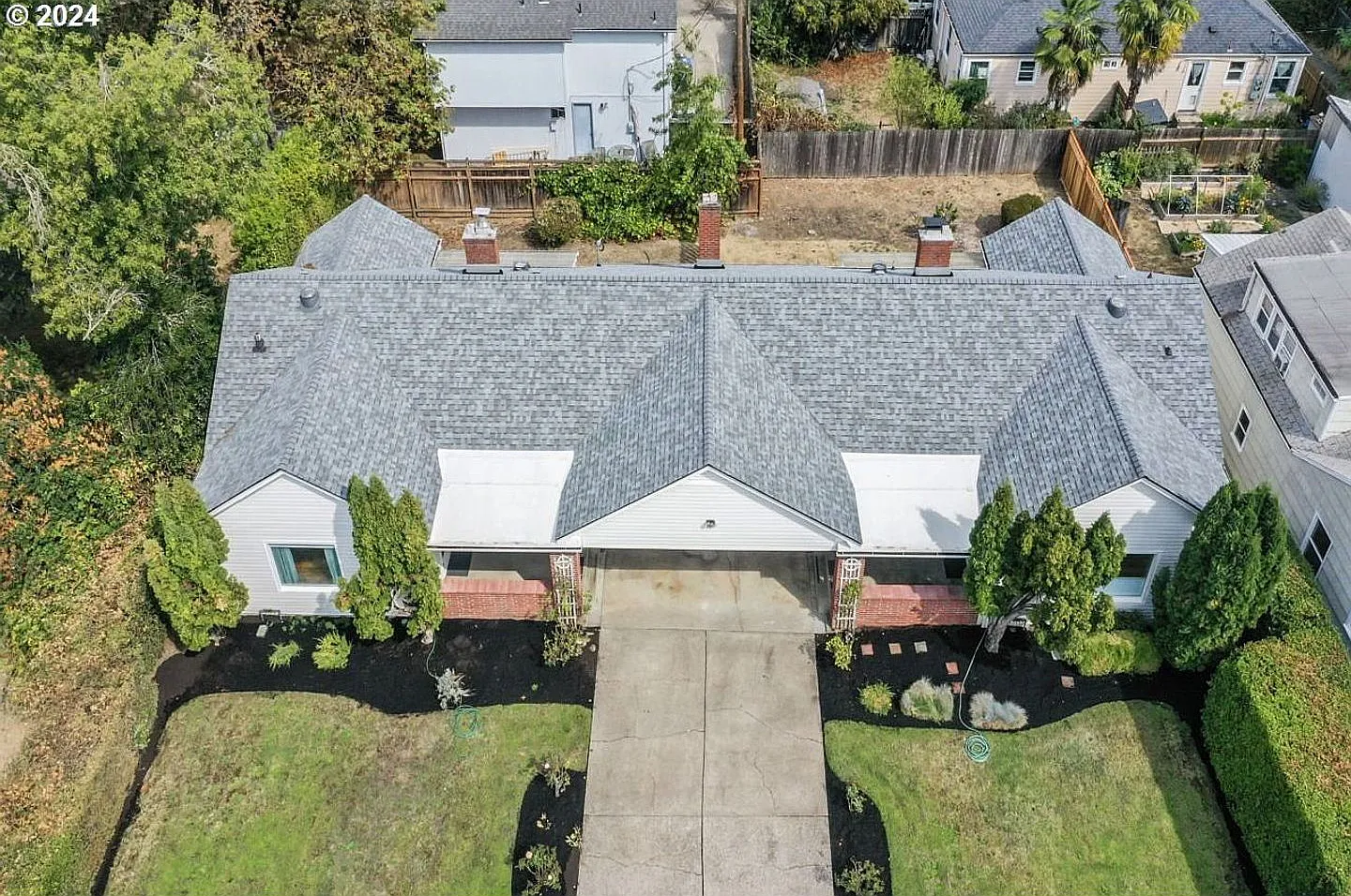 3 Bedroom Duplex with Bonus Room Near UO Campus — Photo 3