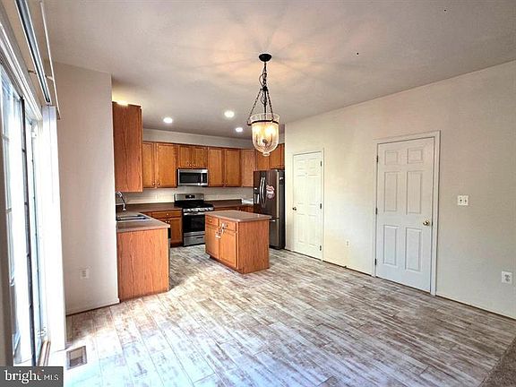 5th image of 6 Saint Stephens Ct