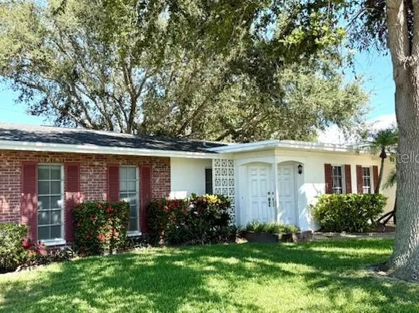 10821 Hammock Dr, Largo, FL 33774