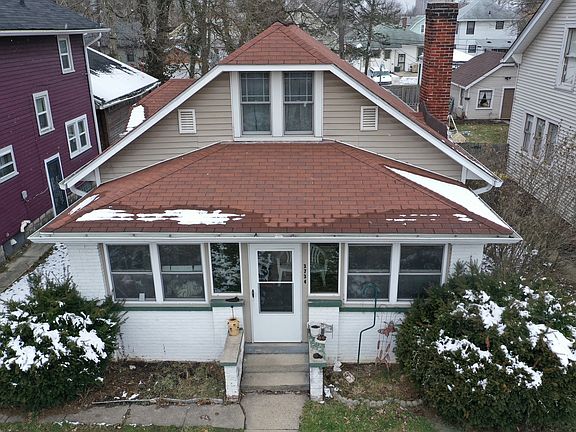 3rd image of 3734 N Park Ave