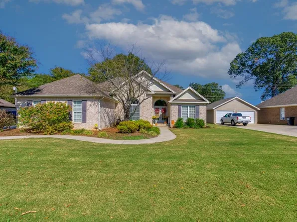 1803 Woodside Dr, Muscle Shoals, AL 35661