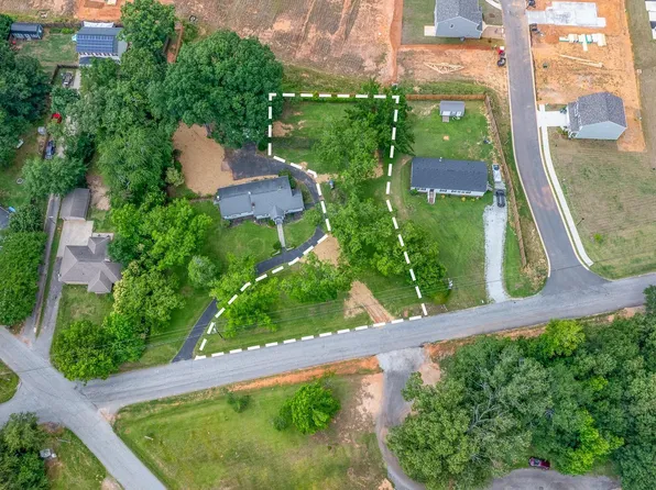 18 N Davis Dr, Greenville, SC 29611