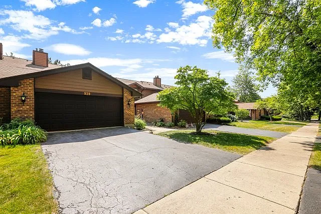939 Indian Boundary Dr photo 1