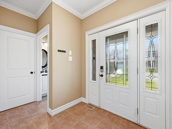 4th image of 55 Windridge Ln