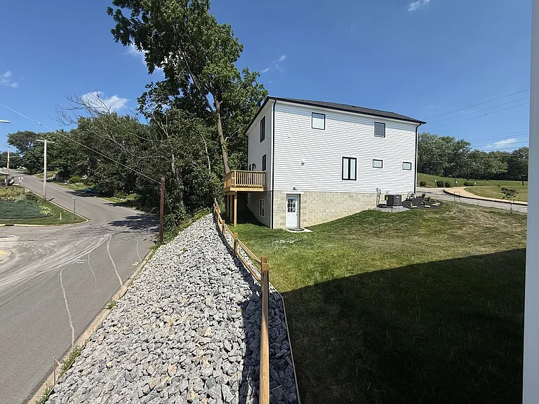 517 Harmony Rd — Photo 3