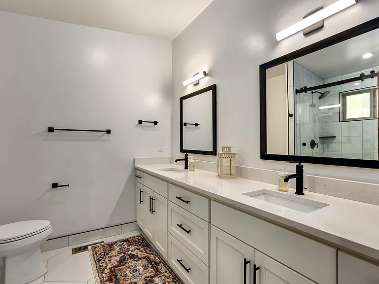 1243 Margaret Ave — Photo 14