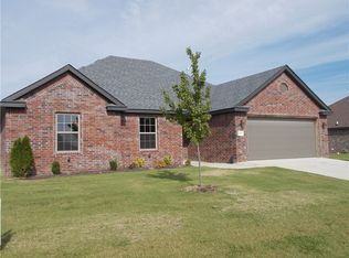 1005 Choate Cir, Pea Ridge, AR 72751