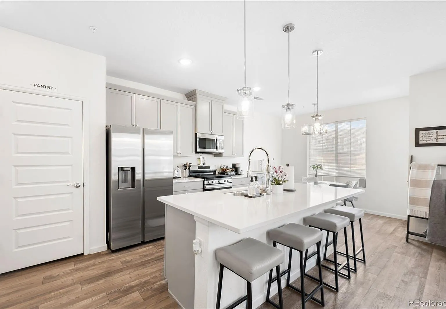 2 bed, 2.5 bath, 1437 sqft, $3,000 — Photo 3