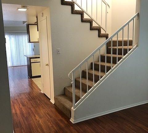 Livingroom into kitchen
