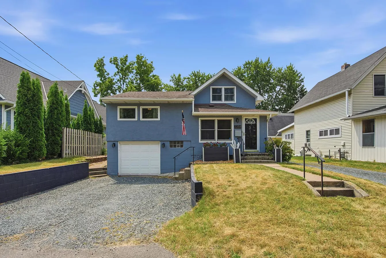 3 bed, 1.5 bath, 1830 sqft, $2,850 — Photo 2
